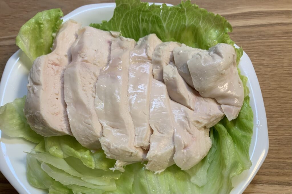 湯せん調理したサラダチキン