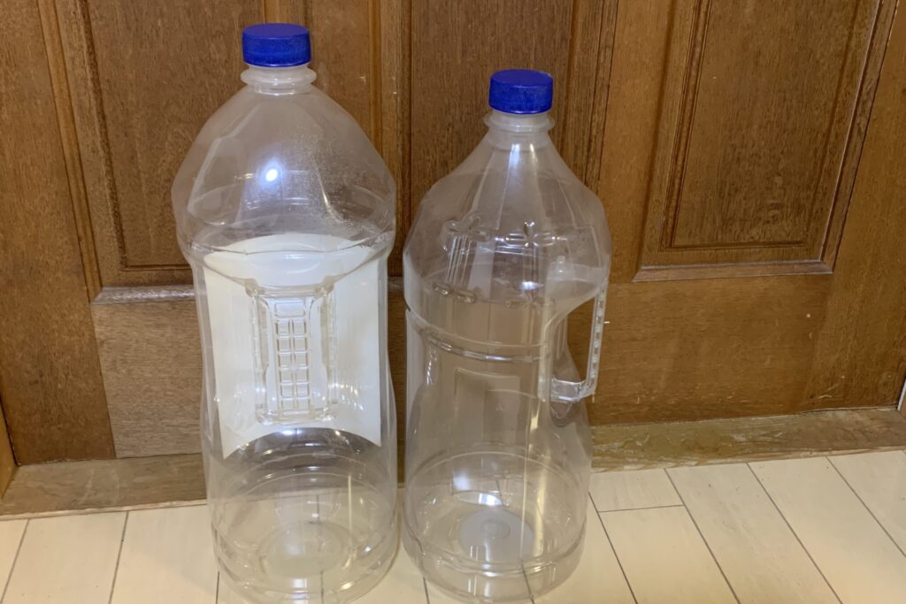 防災用に用意した4リットルのペットボトル