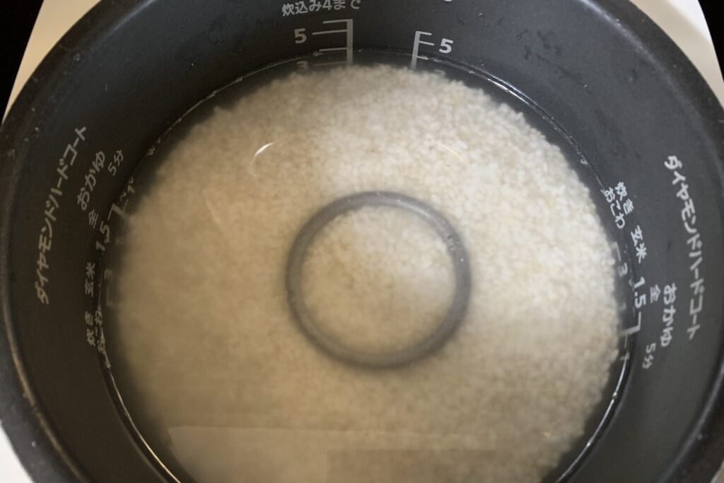 てつまるを入れた炊飯器